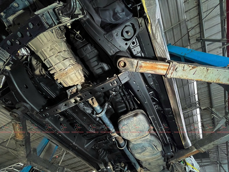 Phủ gầm gốc dầu PPG LM199S-122 - Giải pháp bảo vệ gầm xe Innova toàn diện - Image 4