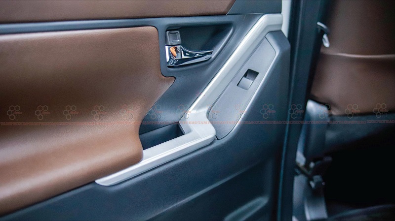 Dán PPF nội thất và bệ bước chân chống trầy xước - Image 4