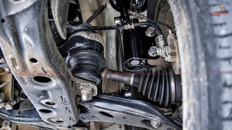 Dịch vụ thay thế và bảo dưỡng phụ tùng gầm cho Toyota Camry - Image 6